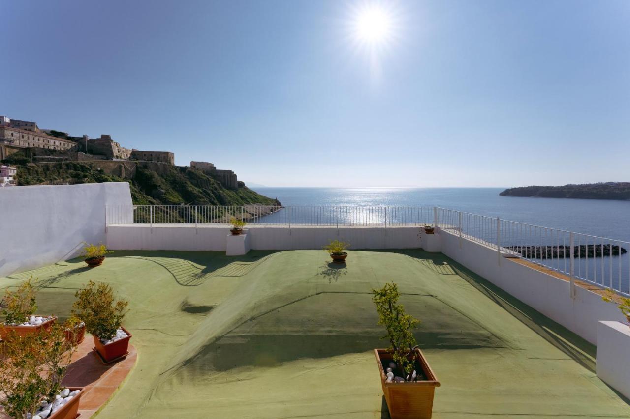 Torretta Corricella- Punta Serra Procida Eksteriør billede
